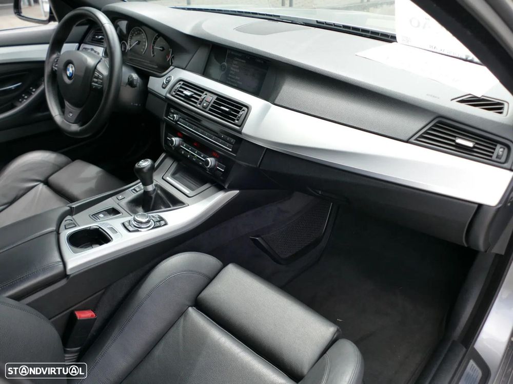 BMW 525 d Pack M - 32