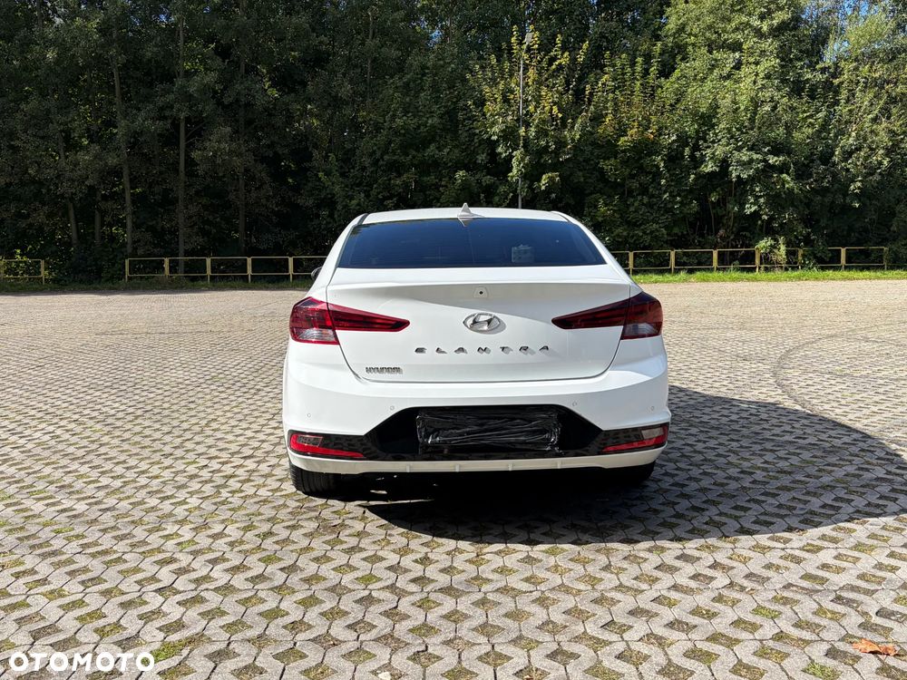 Hyundai Elantra - 4