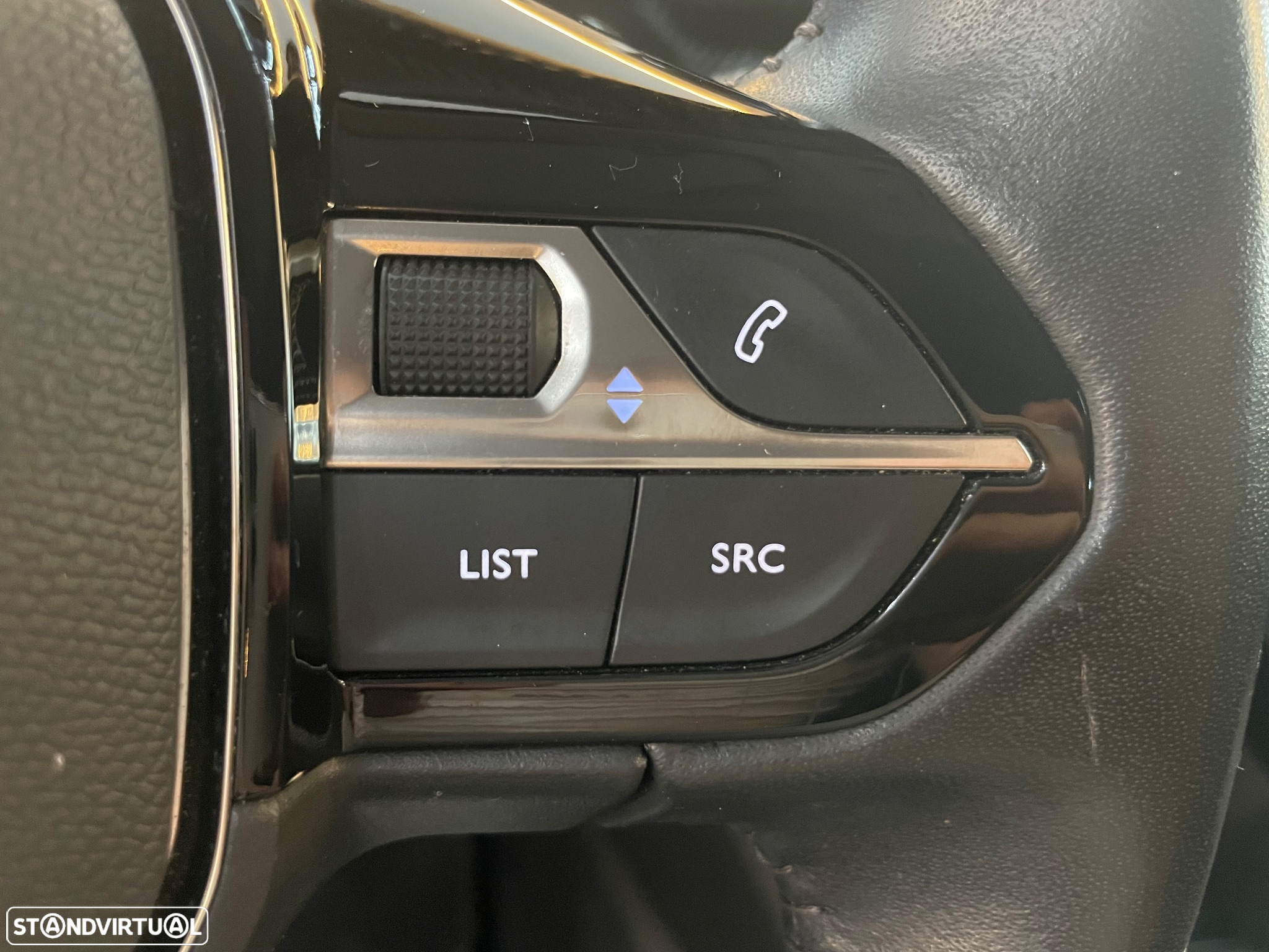Peugeot 2008 1.2 PureTech Allure - 22