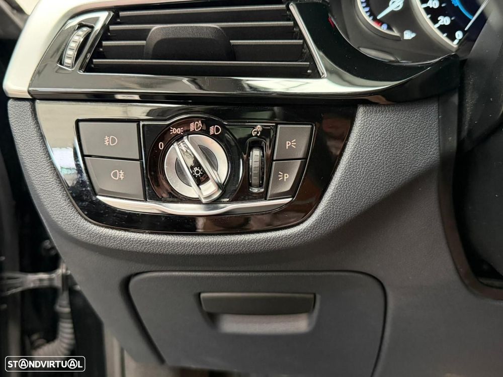 BMW 530 e iPerformance Line Luxury - 23