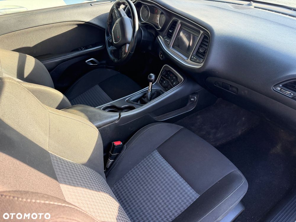 Dodge Challenger - 34