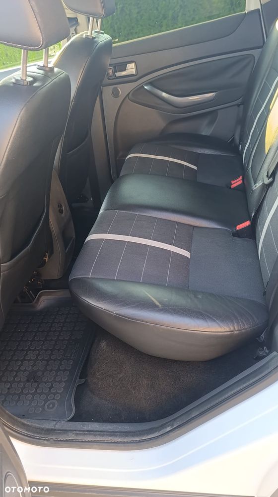 Ford Kuga 2.0 TDCi 2x4 Titanium - 13