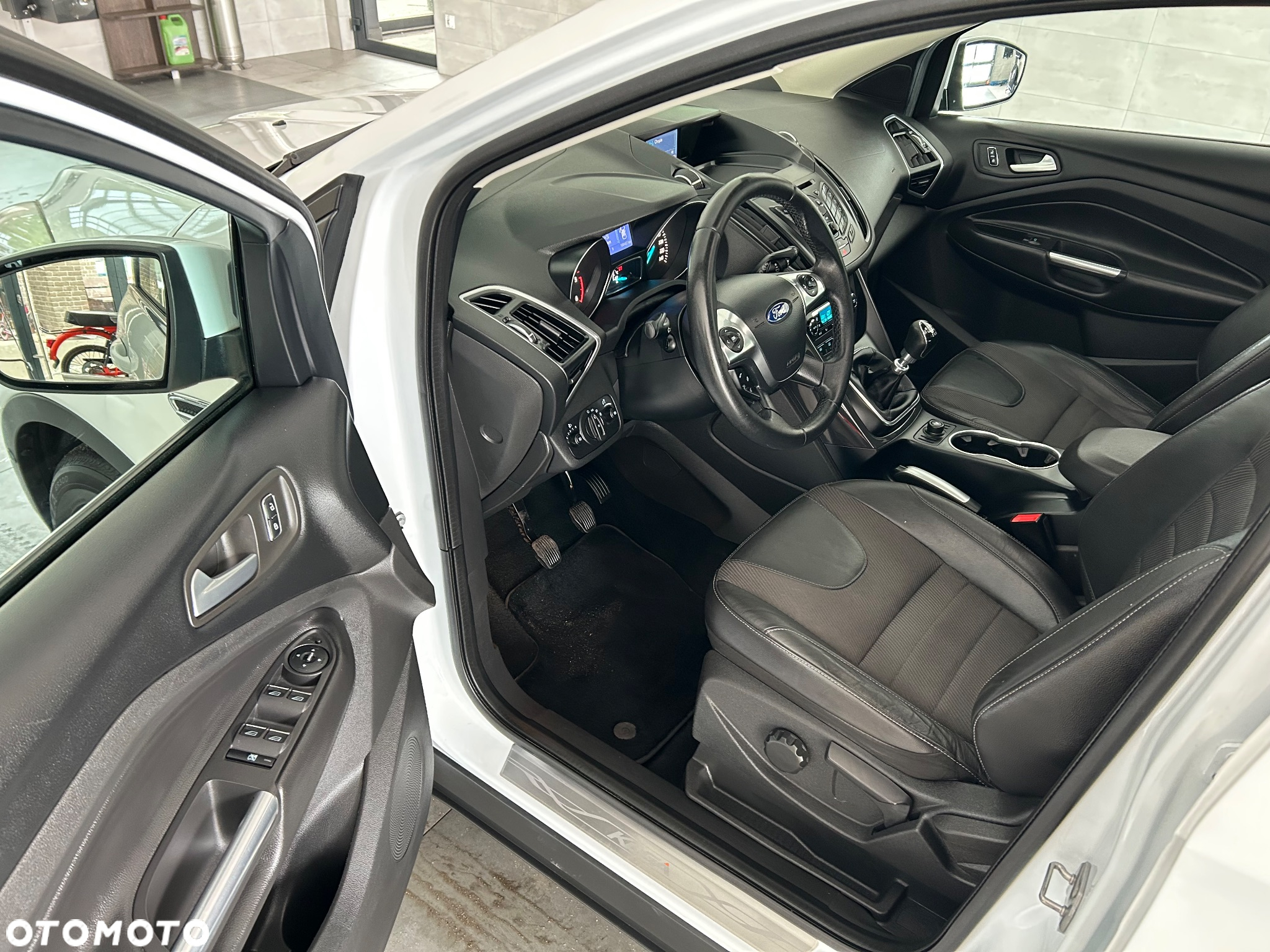 Ford Kuga 2.0 TDCi 2x4 Titanium - 17