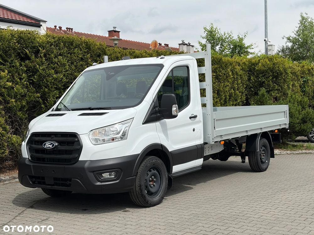 Ford Transit z zabudową skrzyniową L3
