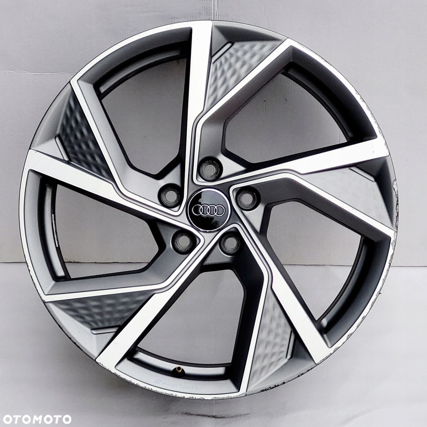 FELGA AUDI A3 S3 19 x 8 et49 OE 8Y0601025Q ORYGINALNA PROSTA - 1
