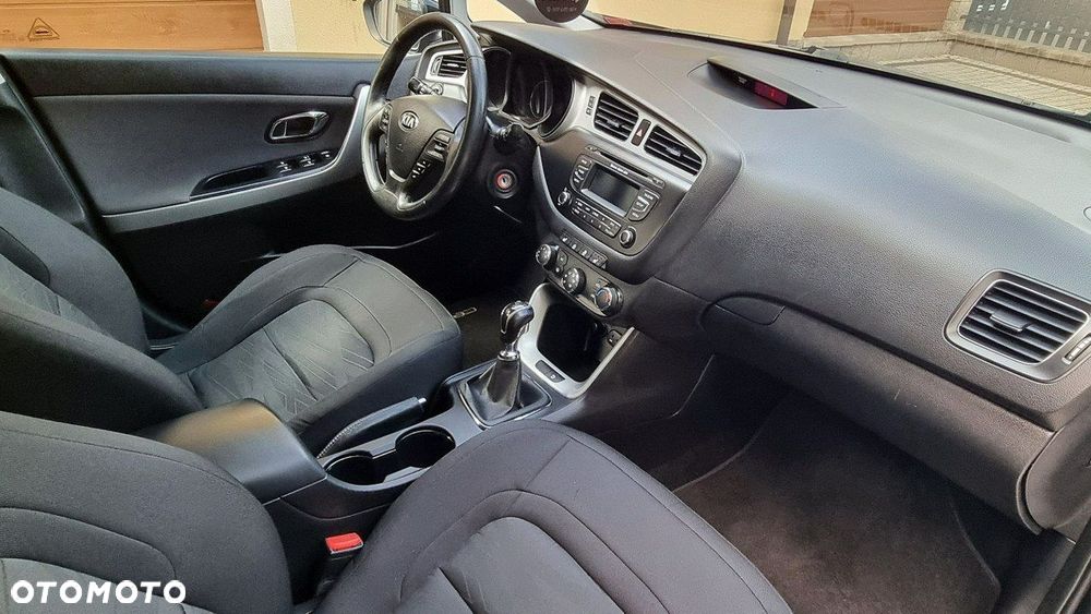 Kia Ceed - 12