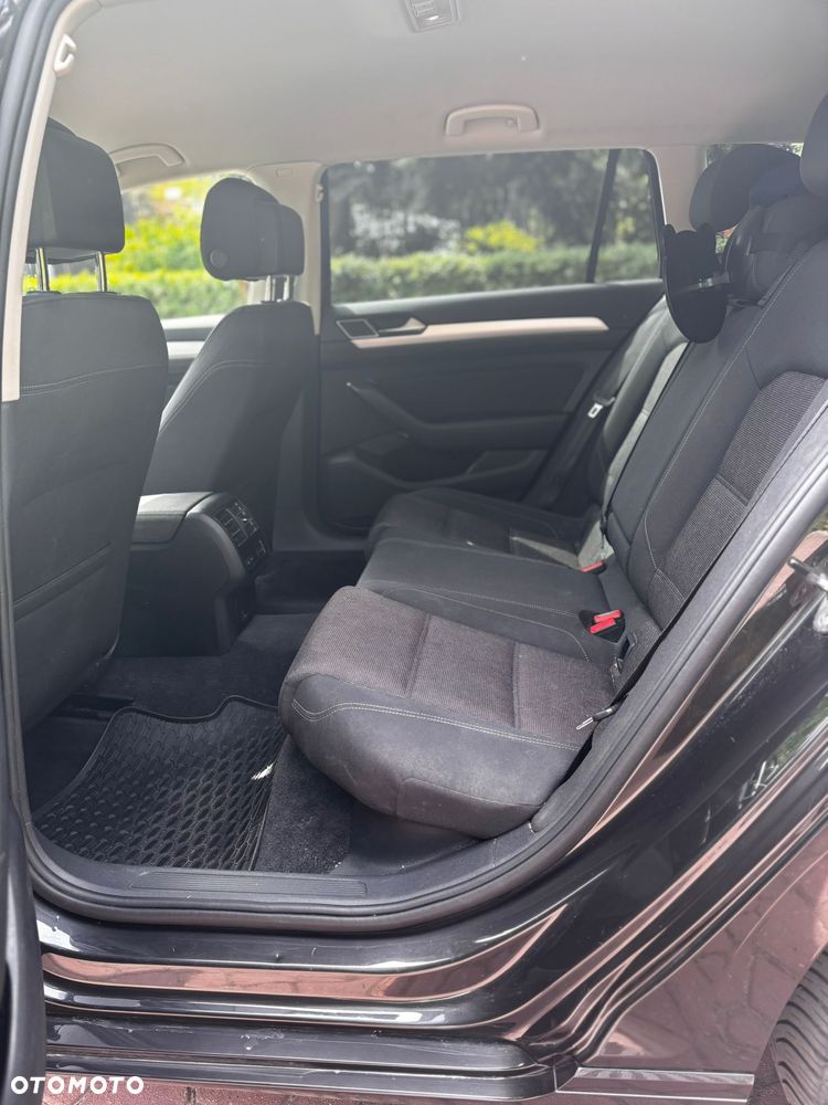 Volkswagen Passat - 16