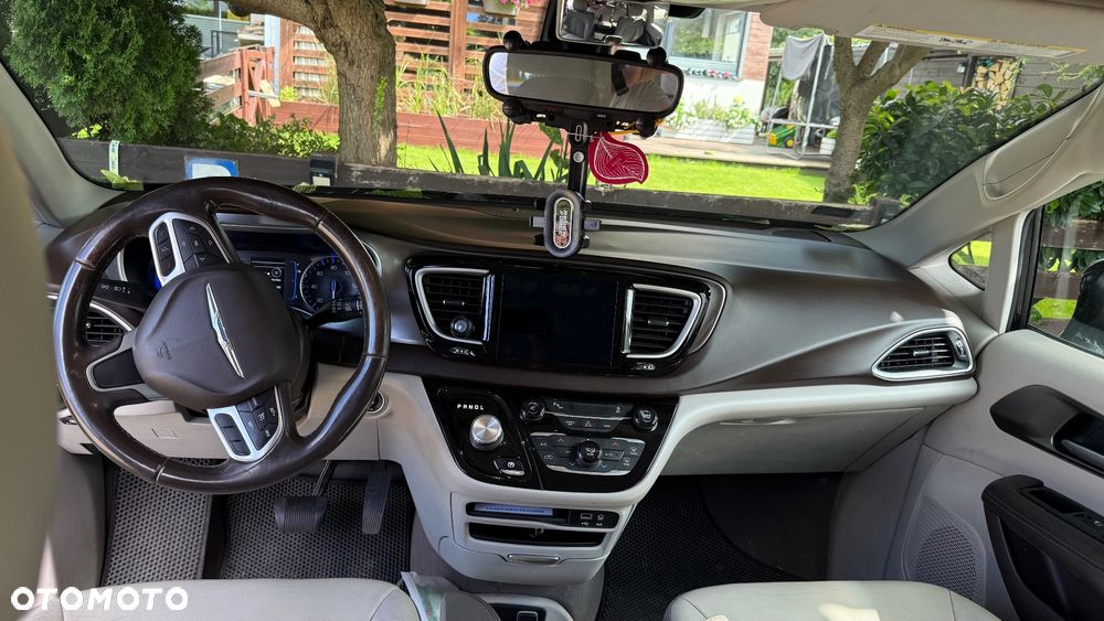 Chrysler Pacifica - 4