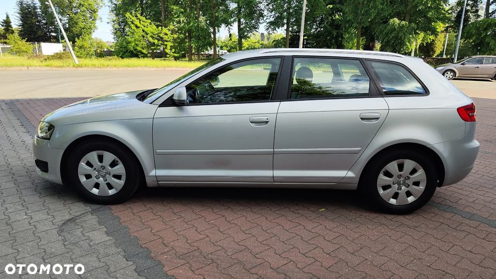 Audi A3 Sportback 1.6 TDI DPF Attraction - 4