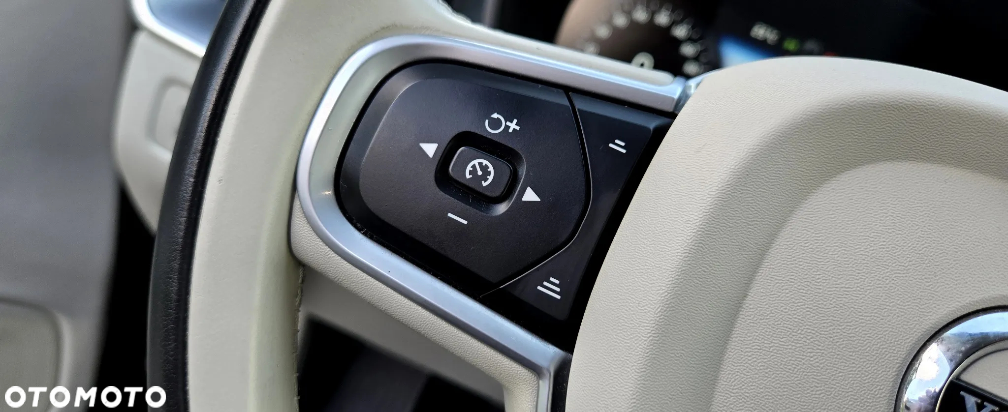 Volvo XC 60 D4 Momentum Pro - 23