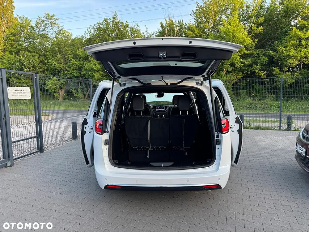 Chrysler Pacifica - 30