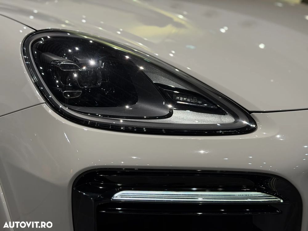 Porsche Cayenne - 21