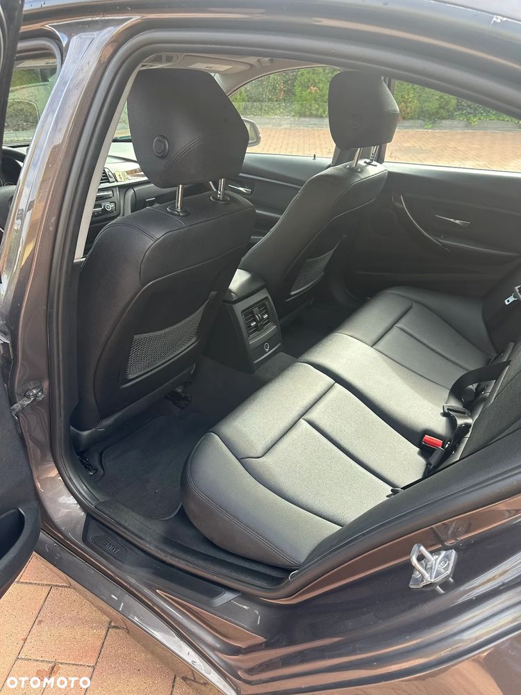 BMW Seria 3 328i xDrive - 26