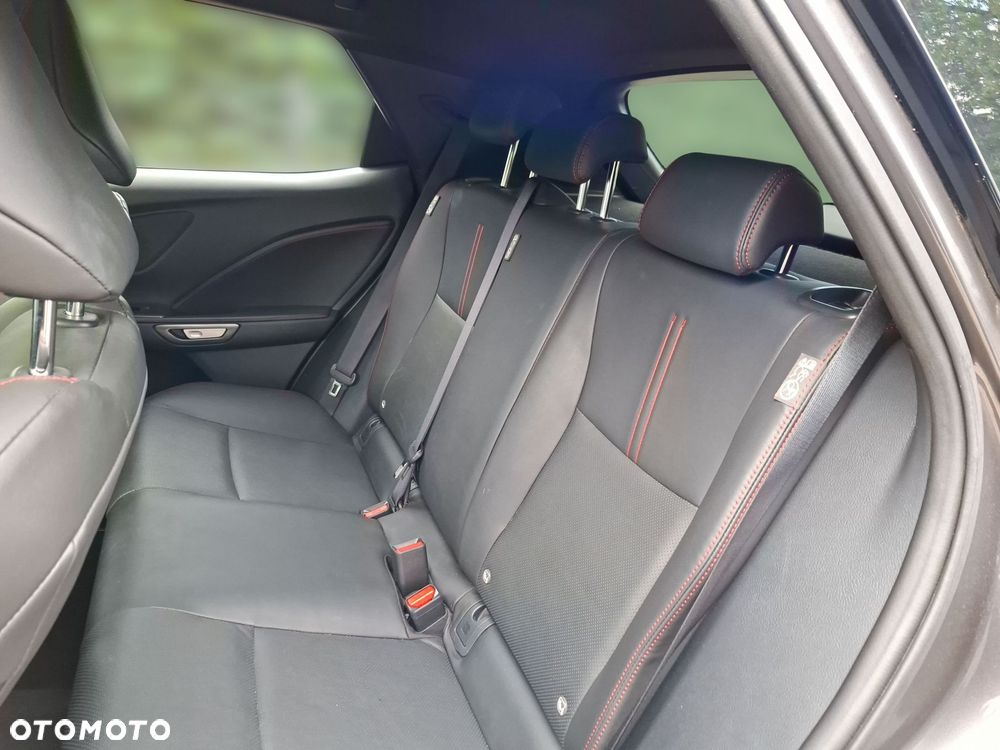 Lexus LBX 1.5 Hybrid Emotion - 13