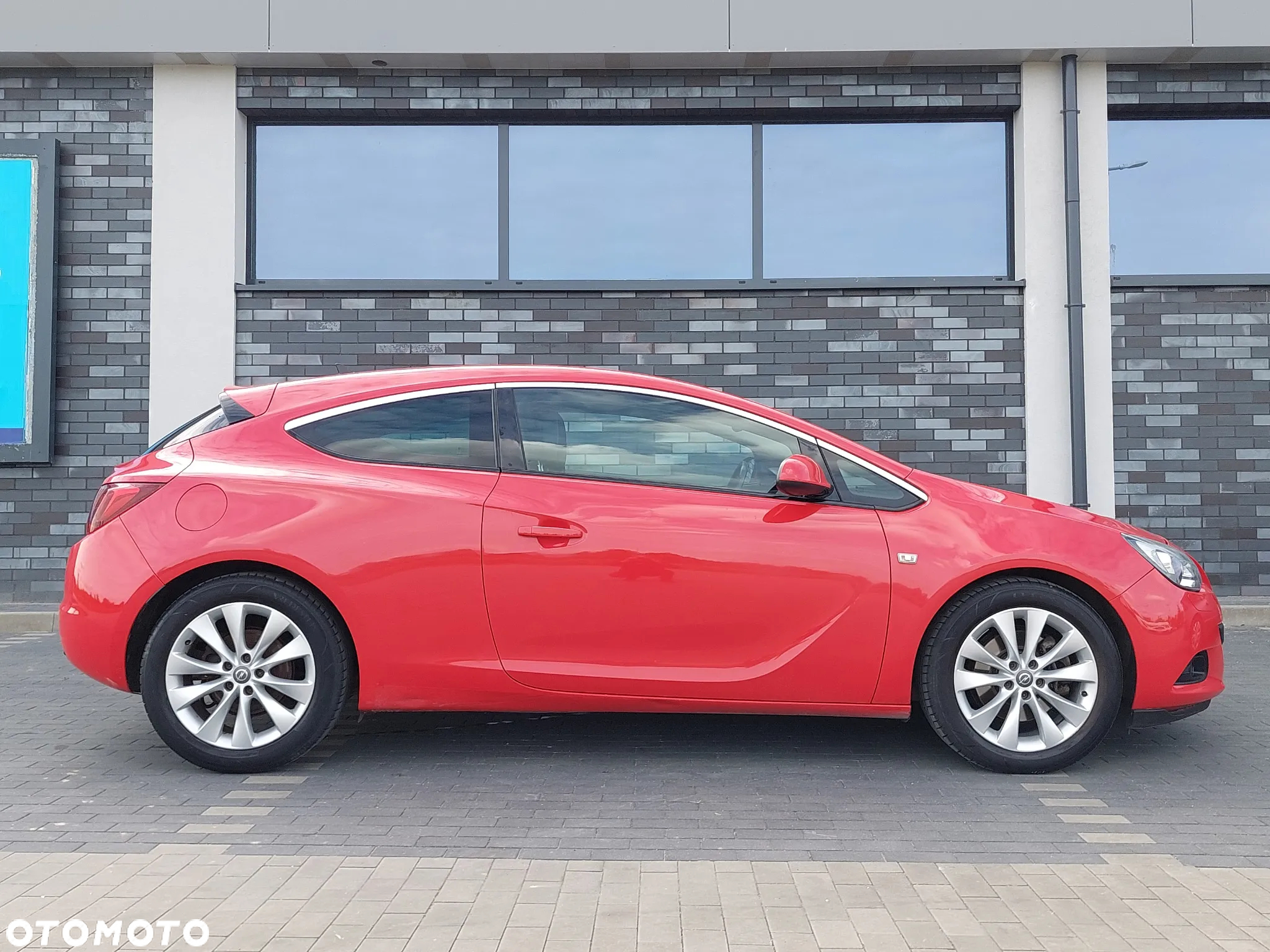 Opel Astra IV GTC 1.6 T Active - 4