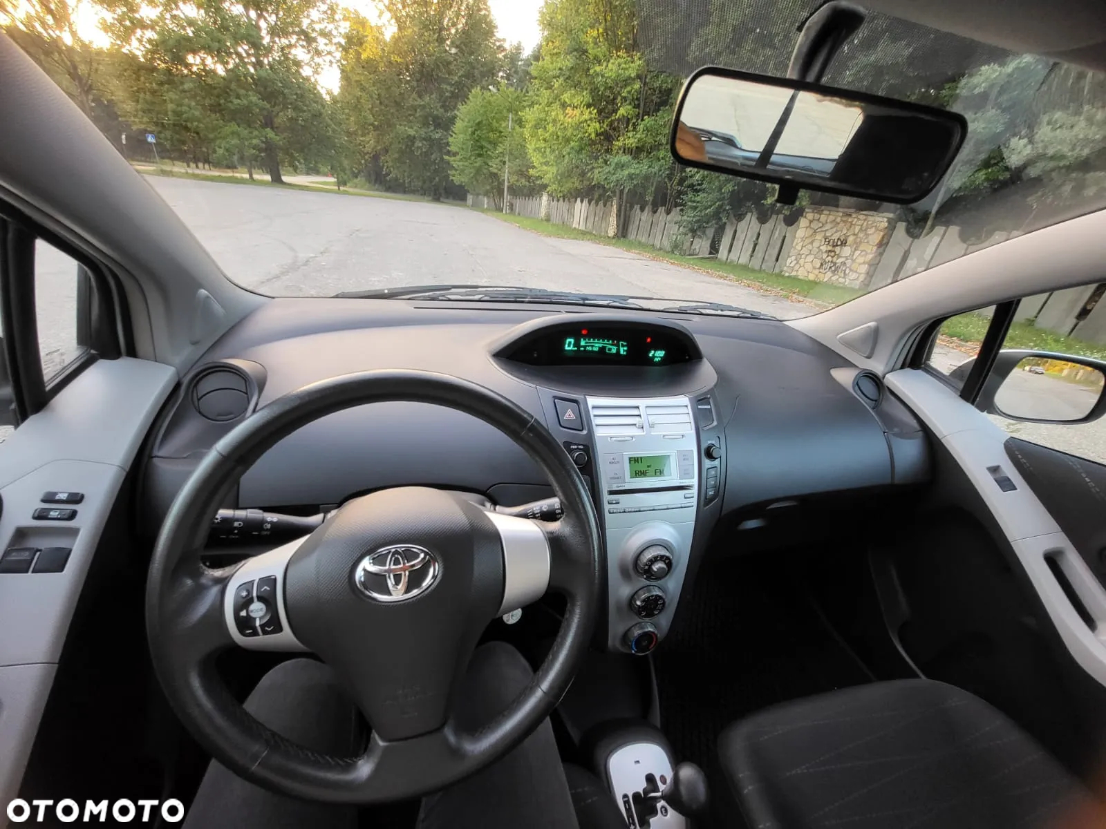 Toyota Yaris - 16