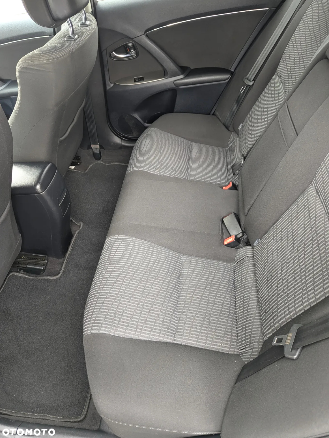 Toyota Avensis - 6