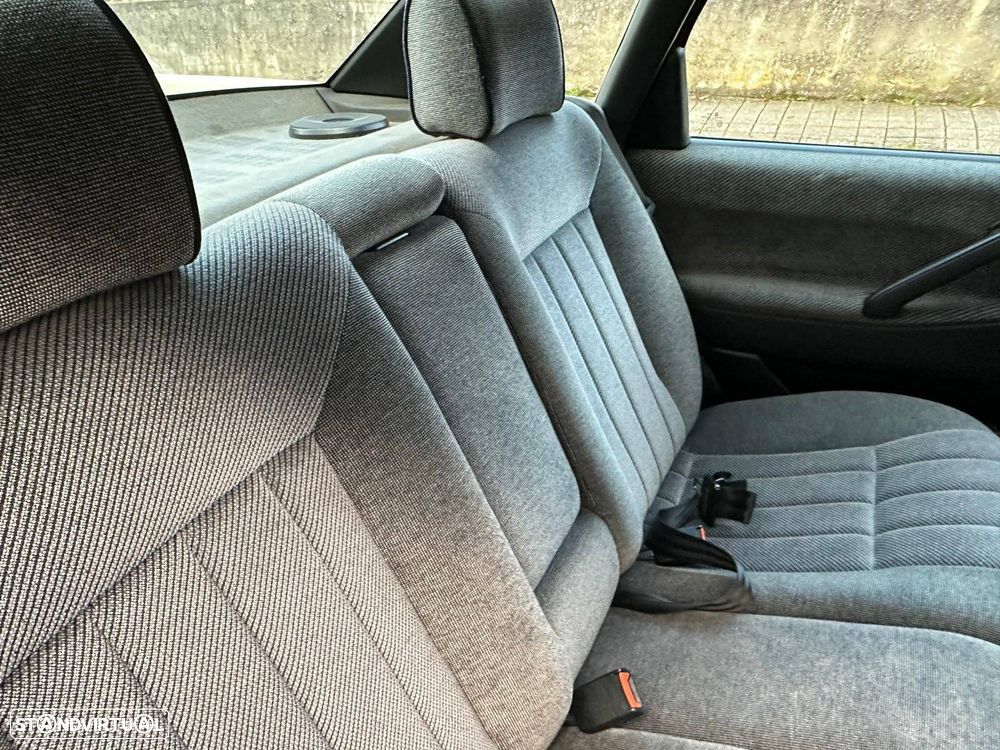 VW Passat 1.6 GL TD - 12