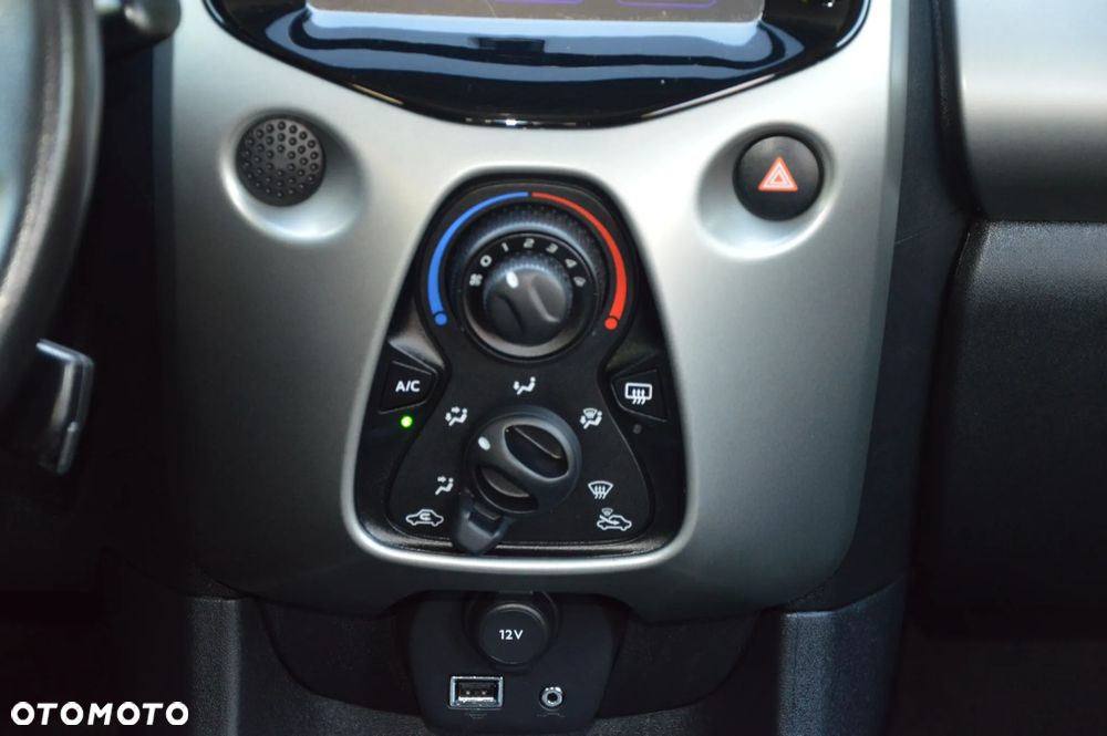 Toyota Aygo x-play touch - 21