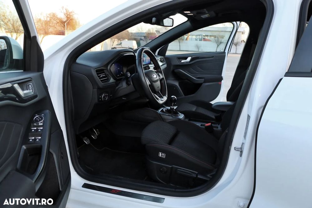 Ford Focus 1.0 EcoBoost Hybrid ST-LINE DESIGN - 16