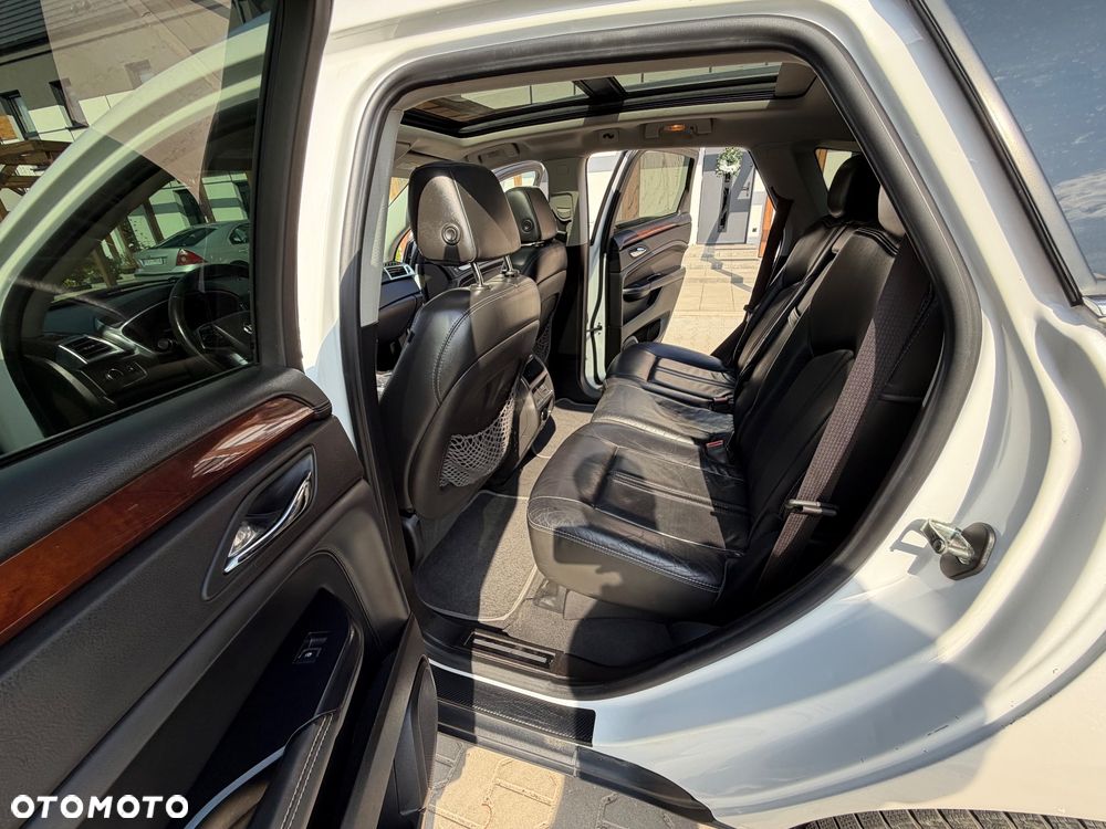 Cadillac SRX - 12
