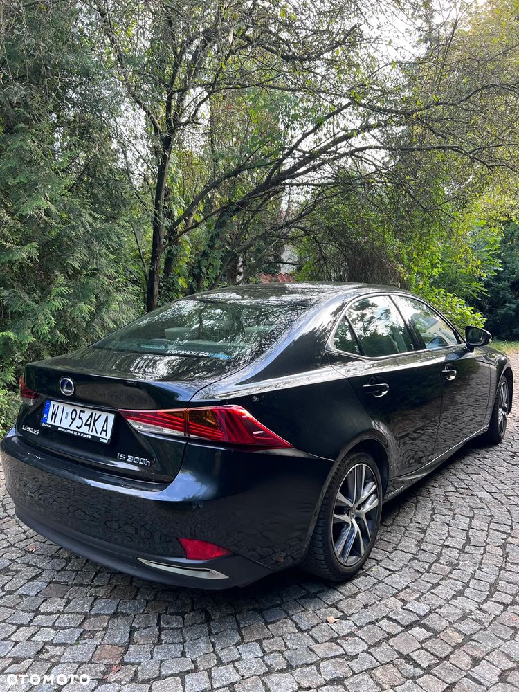 Lexus IS 300h Black - 4