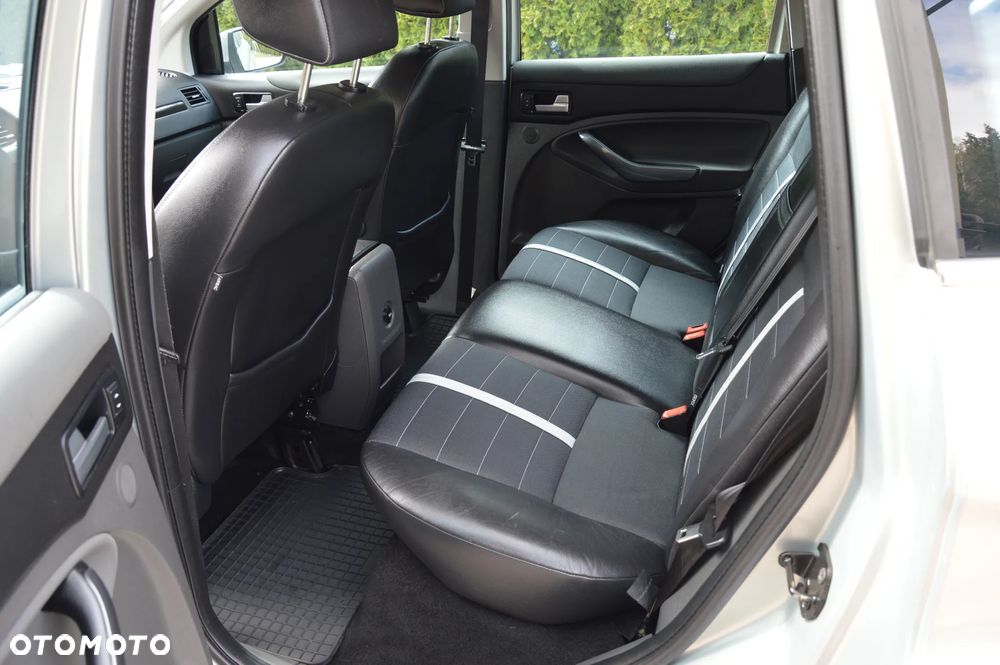 Ford Kuga - 31