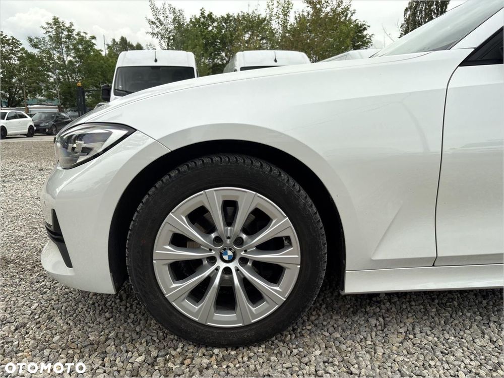 BMW Seria 3 318i Advantage - 16