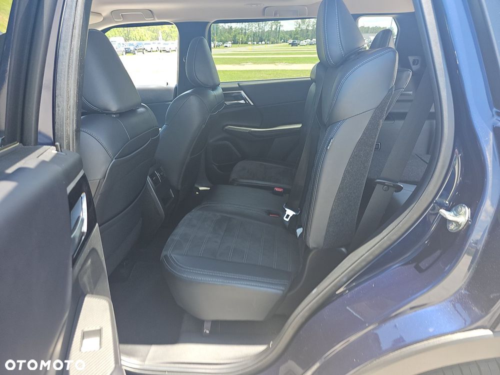 Mitsubishi Outlander - 11