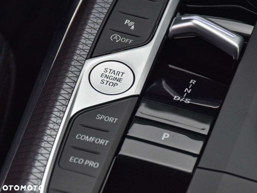 BMW Seria 3 320i xDrive - 31