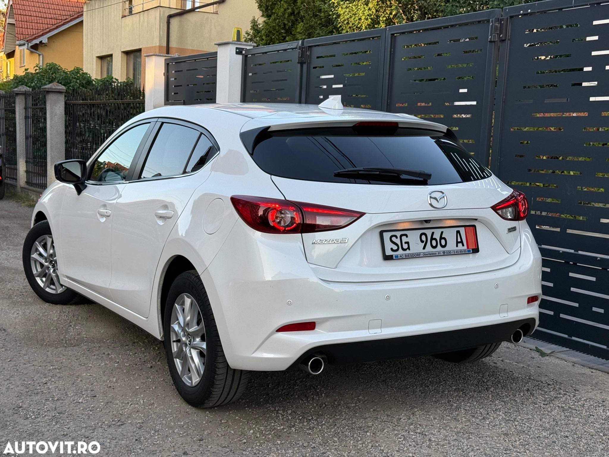 Mazda 3 SKYACTIV-G 120 Exclusive-Line - 4