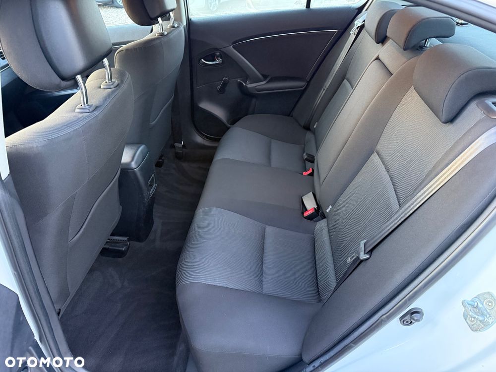 Toyota Avensis 1.6 Comfort - 15