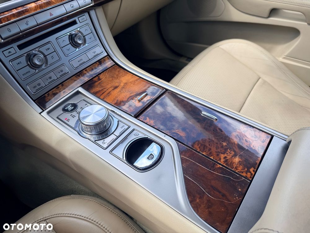 Jaguar XF 2.7 V6 Premium Luxury - 37