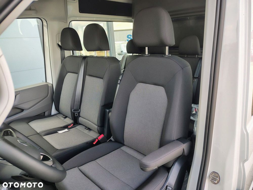 Volkswagen Crafter Crafter 35 Furgon z wysokim dachem silnik: 2,0 l EURO VI SCR 163 KM / skrzynia biegów: Przedni napęd automatyczna 8-biegowa rozstaw osi: 4490 mm - 10