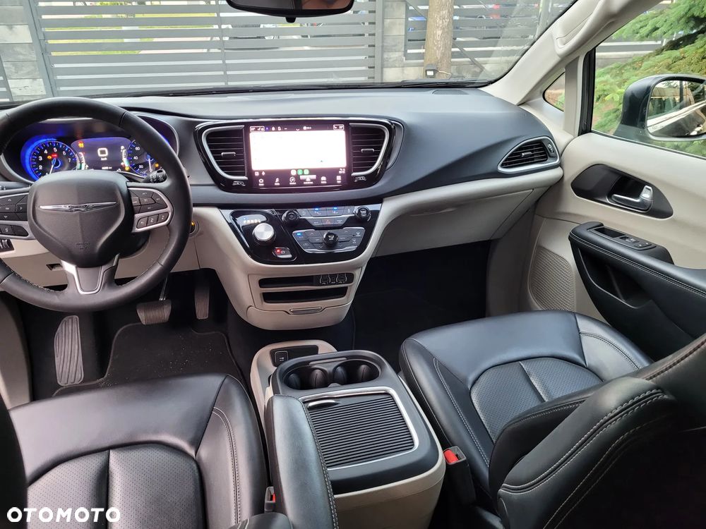 Chrysler Pacifica - 17