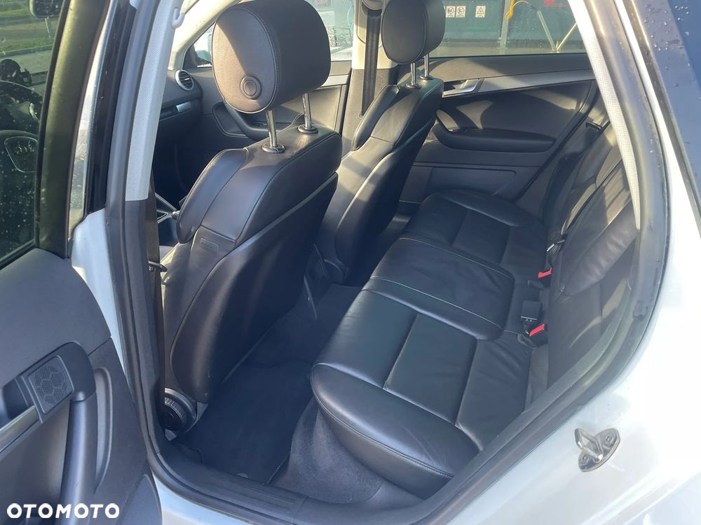 Audi A3 Sportback 1.6 TDI DPF Ambiente - 15