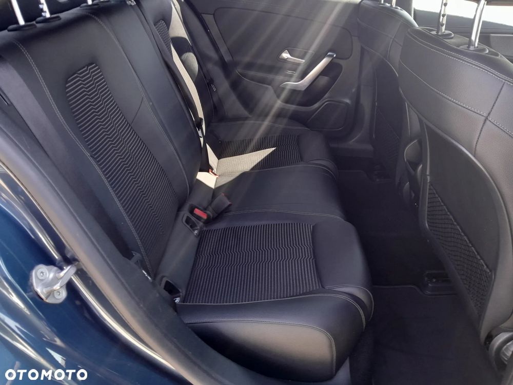 Mercedes-Benz CLA 180 Progressive 7G-DCT - 19