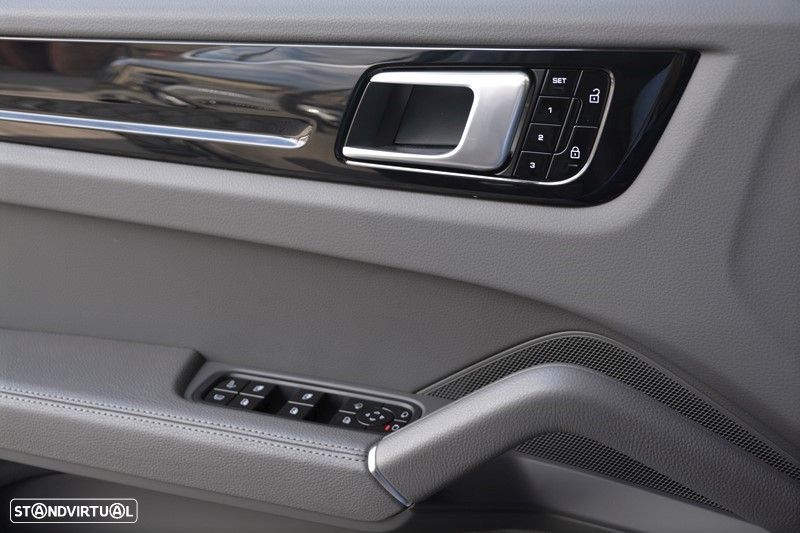 Porsche Cayenne E-Hybrid - 54