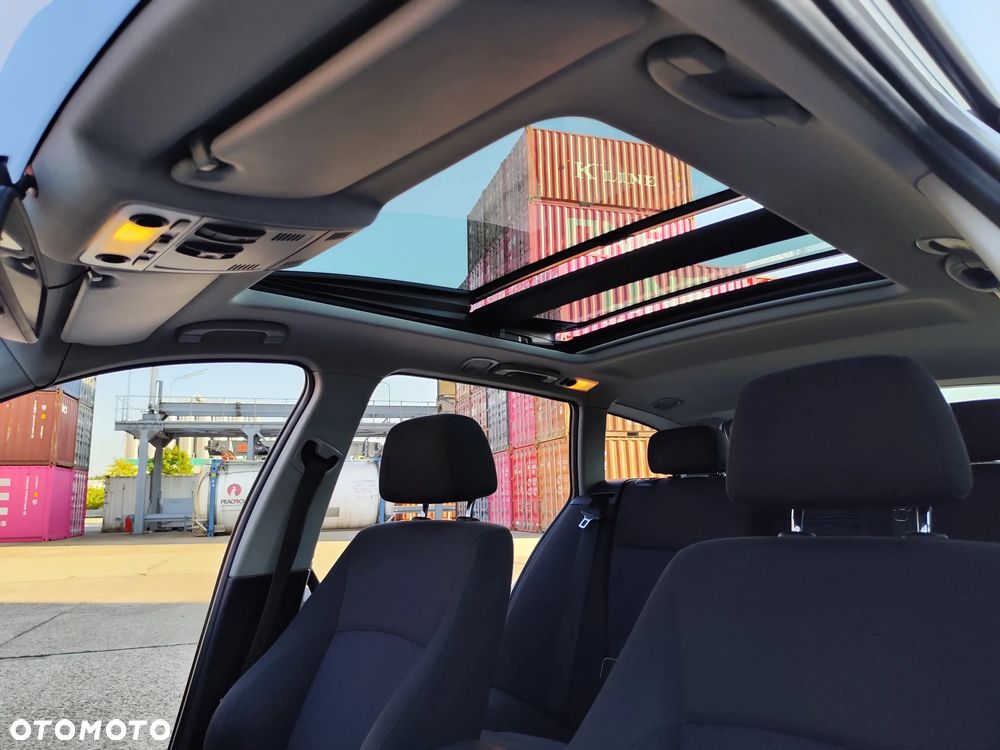 BMW Seria 3 318d DPF Edition Sport - 16