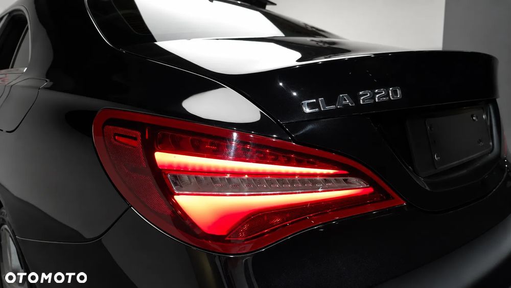 Mercedes-Benz CLA 220 4Matic 7G-DCT AMG Line - 12
