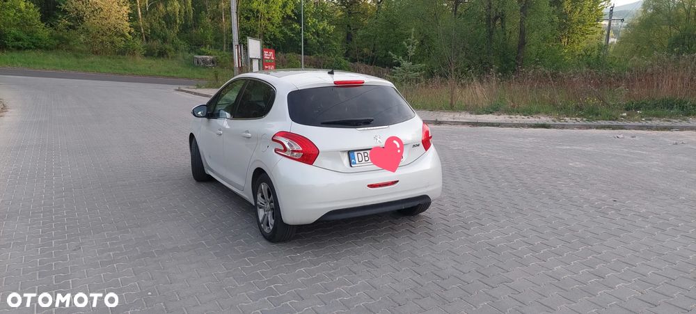 Peugeot 208 - 5