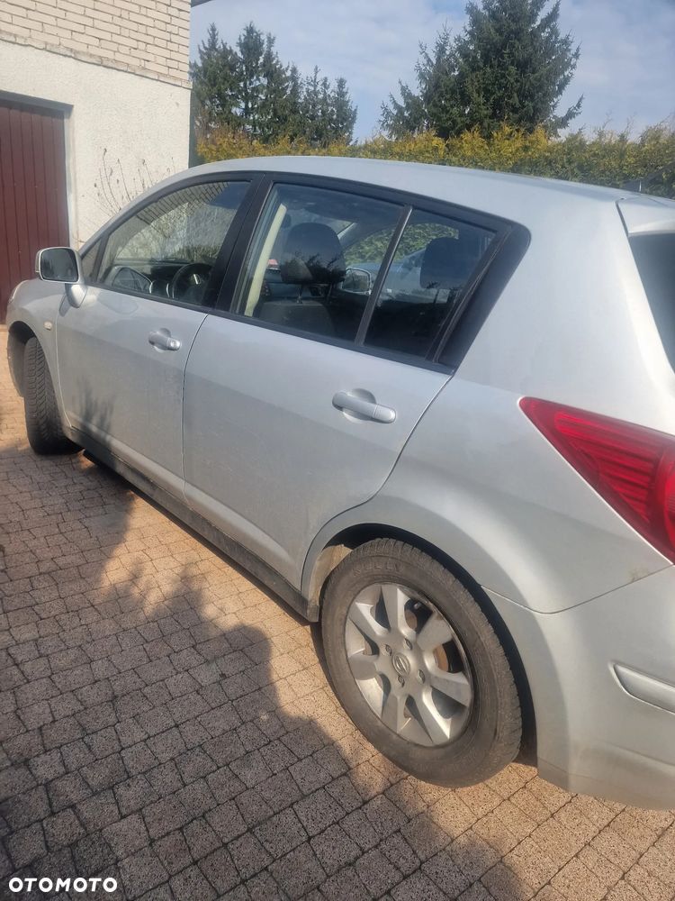 Nissan Tiida - 13