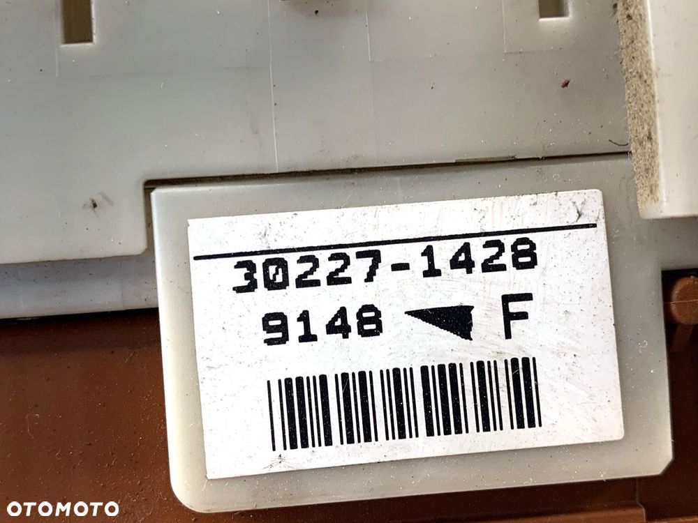 SKRZYNKA BEZPIECZNIKÓW  MITSUBISHI OUTLANDER I (CU_W) 2001 - 2008 2.0 (CU2W) 100 kW [136 KM] - 4