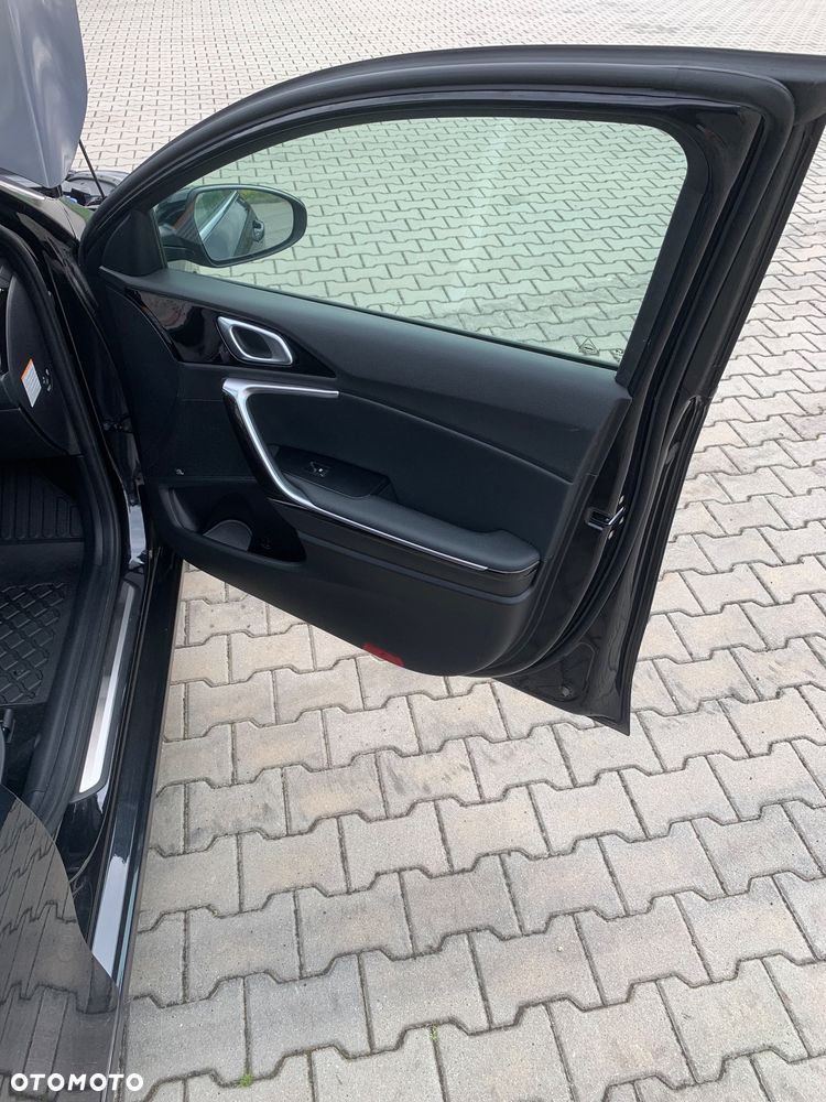 Kia Ceed - 10
