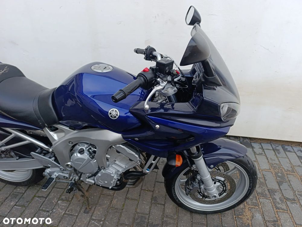 Yamaha FZS - 24