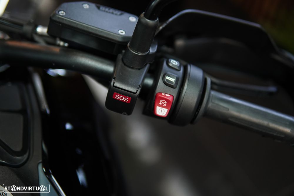 BMW R 1300 GS TRIPLE BLACK C/RODAS RAIOS DOURADAS - 41