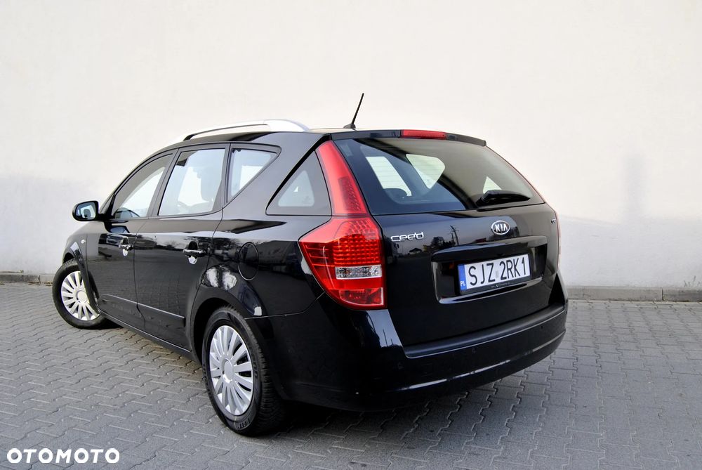Kia Ceed - 10