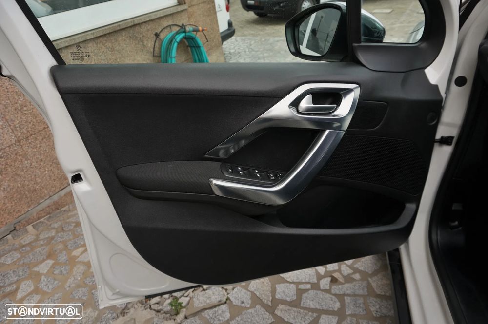 Peugeot 2008 1.6 e-HDi Allure - 10