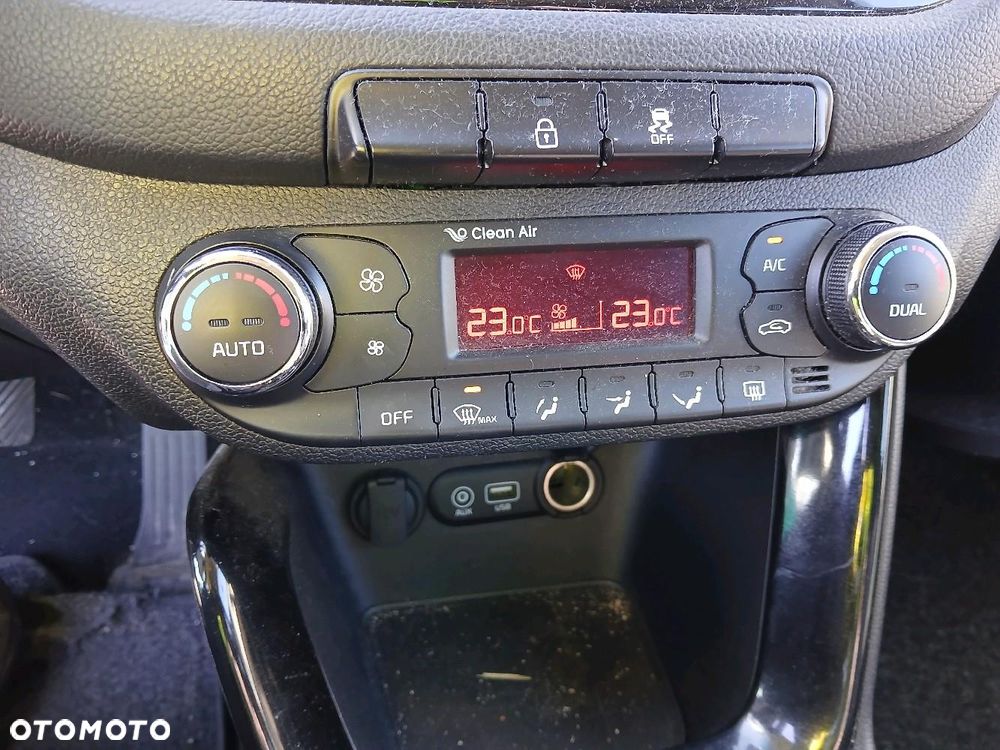 Kia Ceed 1.6 CRDi 136 ISG Vision - 12