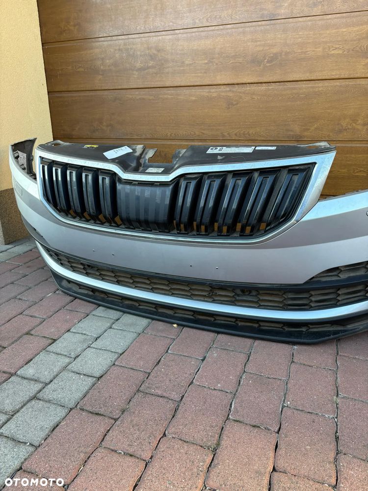 ZDERZAK PRZÓD PRZEDNI SKODA KAROQ 2017- 6x pdc,spryski LA7W - 9